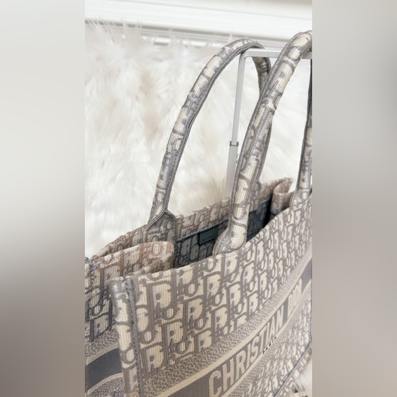 DIOR Book Tote, Medium, in Gray & Ecru Oblique - Picture 8 of 17